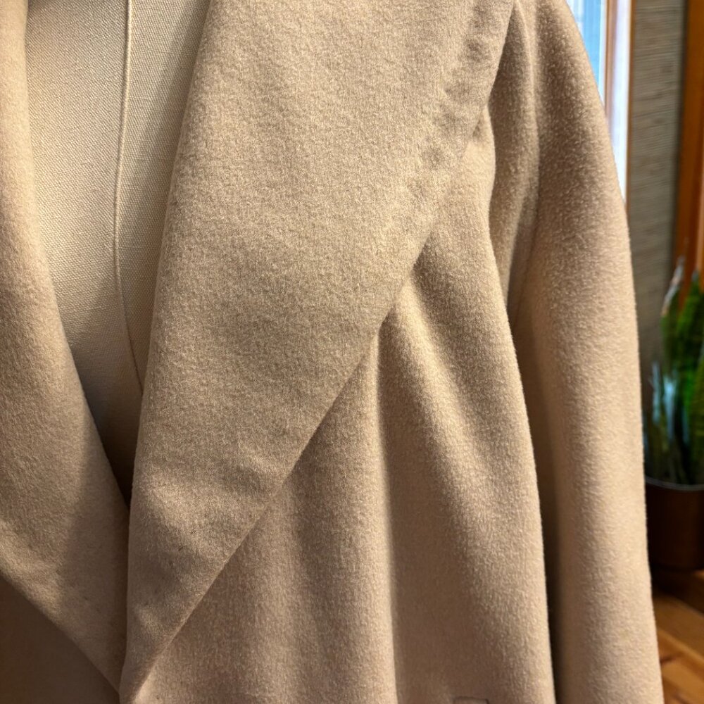 Very Vintage Cashmere Coat - Picture 2 of 8